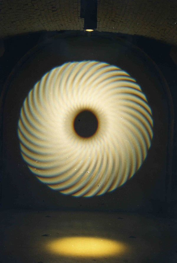 escargot-no.3-1997-installation-lumiere-galerie-rosa-turetsky