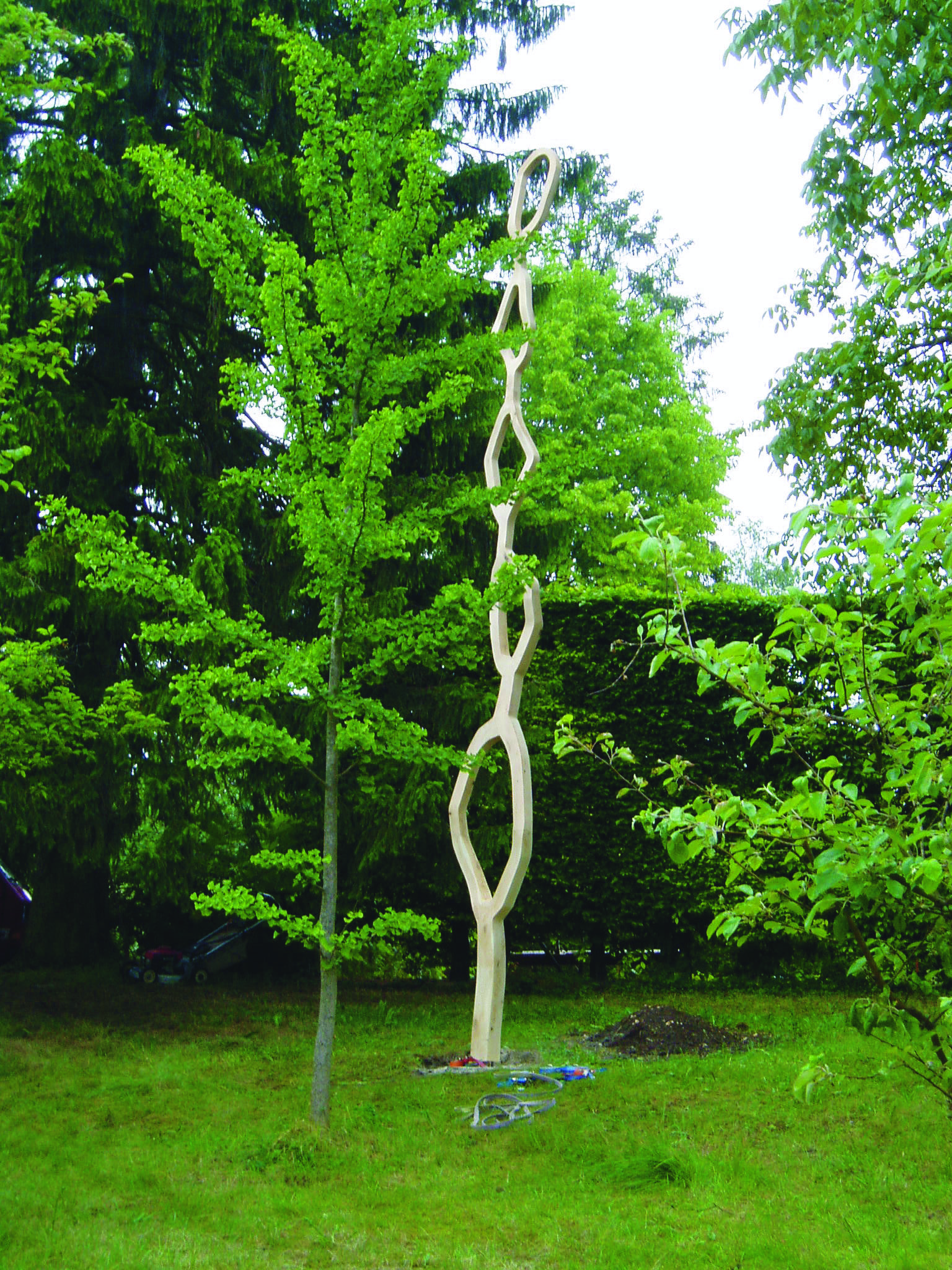 sans-titre-2018-divers-bois-h.700-cm-sculpture-en-plein-air-hermance